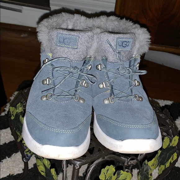 Ugg low top waterproof shoes/boots - Picture 4 of 6